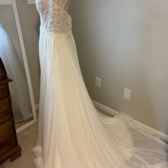 Enchanting by Mon Cheri Wedding Dress with Slit Size 6 A-line - Picture 10 of 10